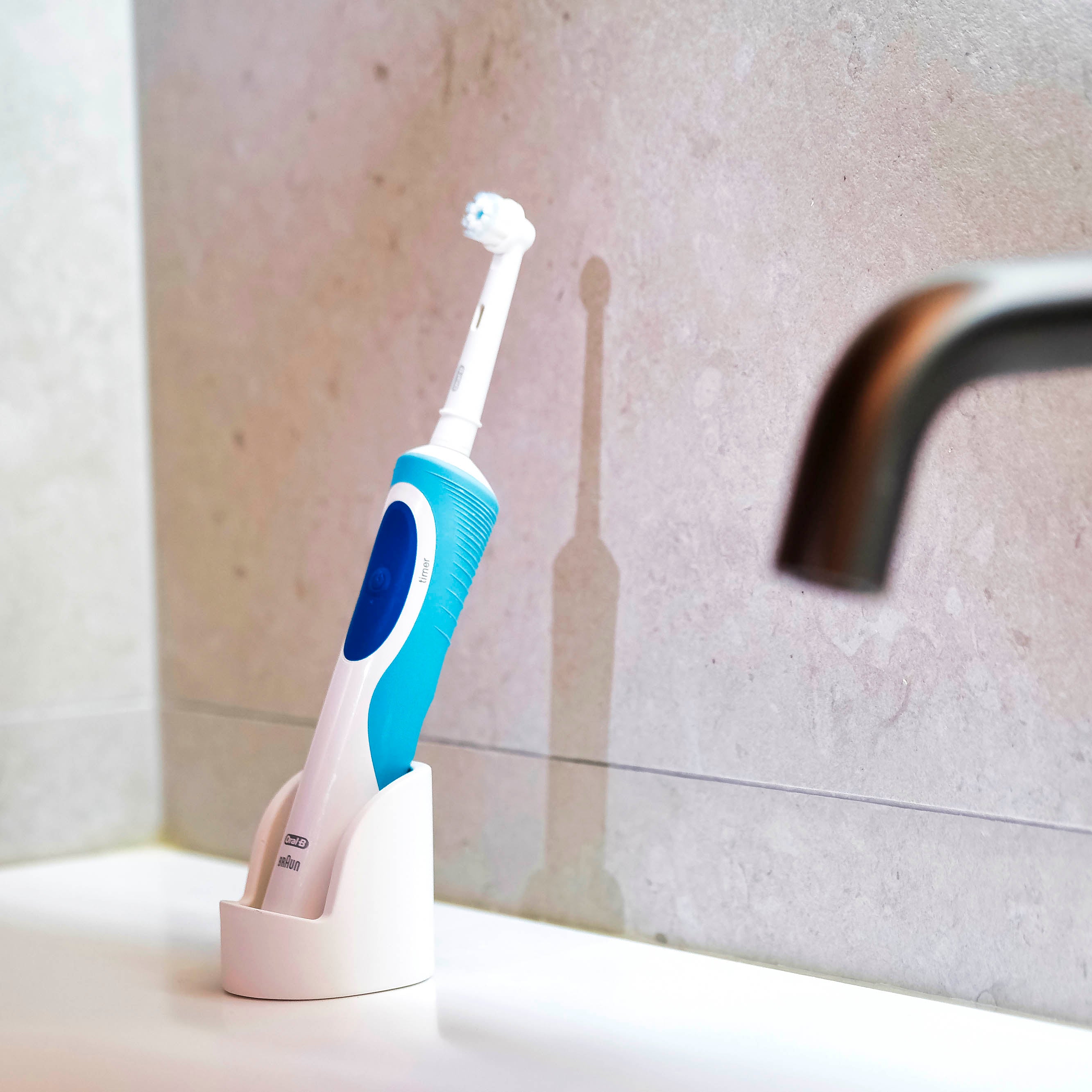 Lulu and Loft Absorbent Diatomite Electric Toothbrush Stand
