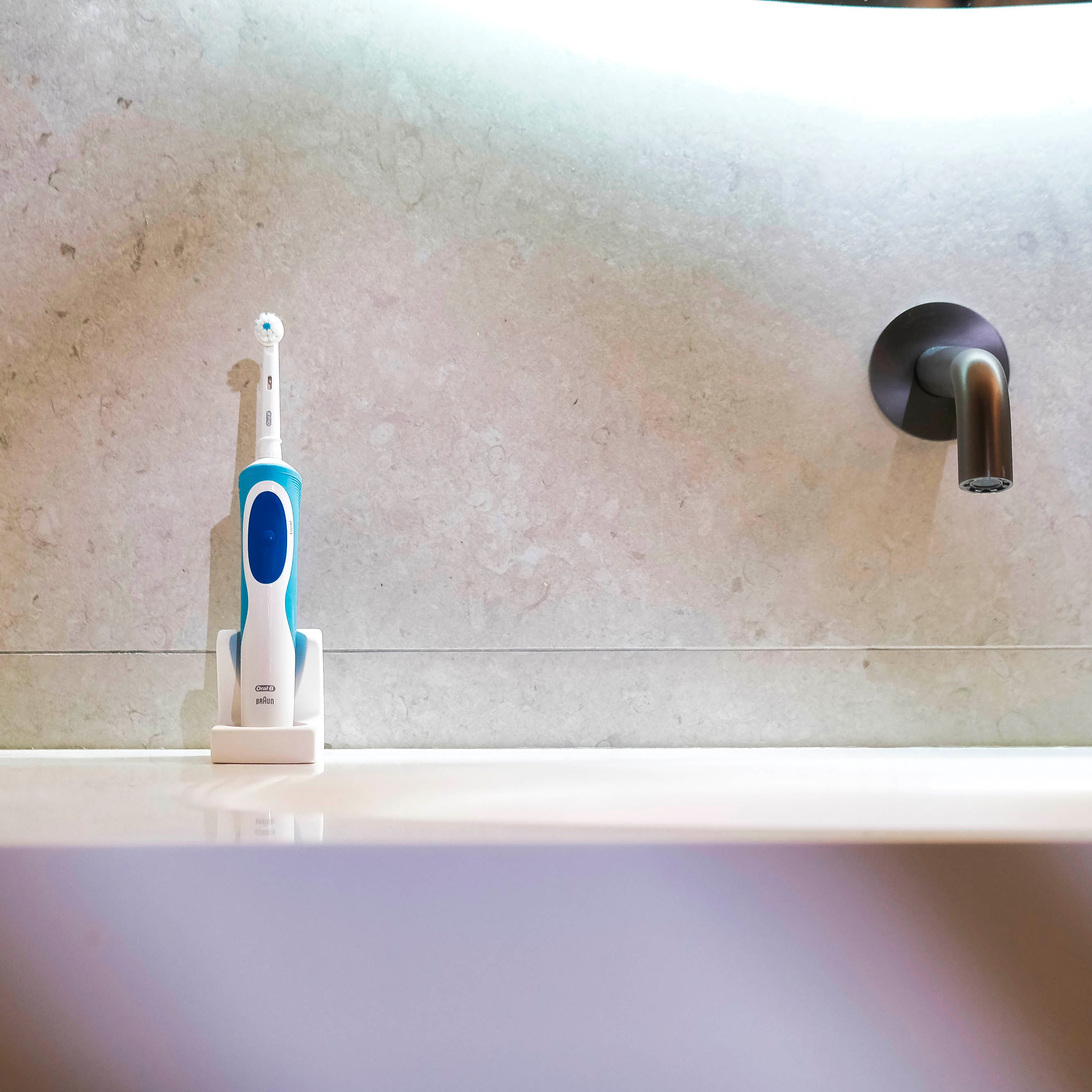 Lulu and Loft Absorbent Diatomite Electric Toothbrush Stand