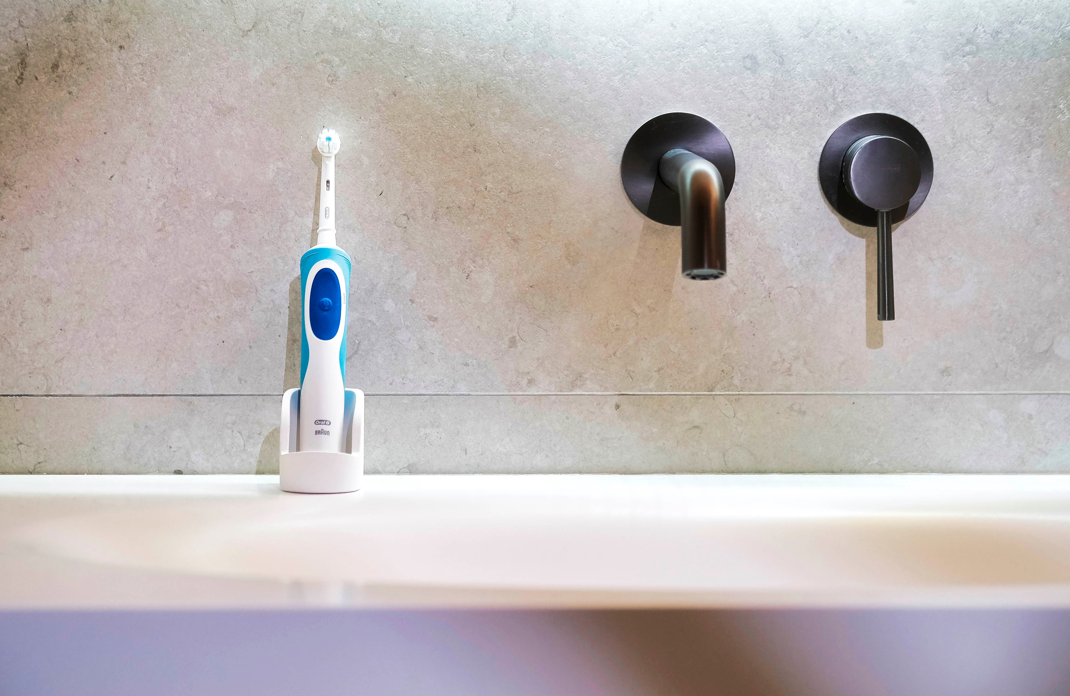 Lulu and Loft Absorbent Diatomite Electric Toothbrush Stand